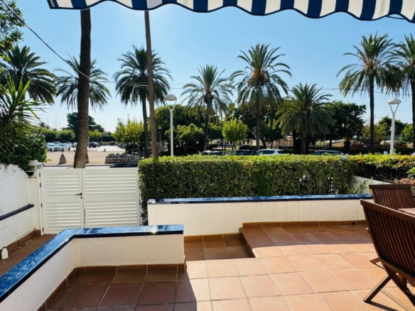 Ref. 53RJUROIG1/5459 - ENCANTADORA PLANTA BAJA DE TEMPORADA CON VISTAS AL MAR EN VILANOVA I LA GELTRÚ