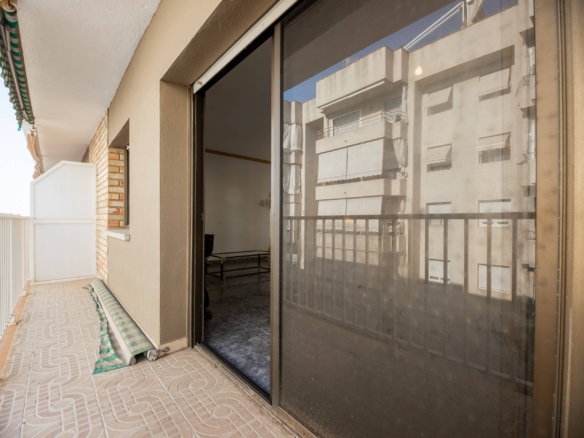 Ref. 88-GEA-LEPANT/10970 - ✨ ¡Un ático con encanto y posibilidades en Vilanova! ✨