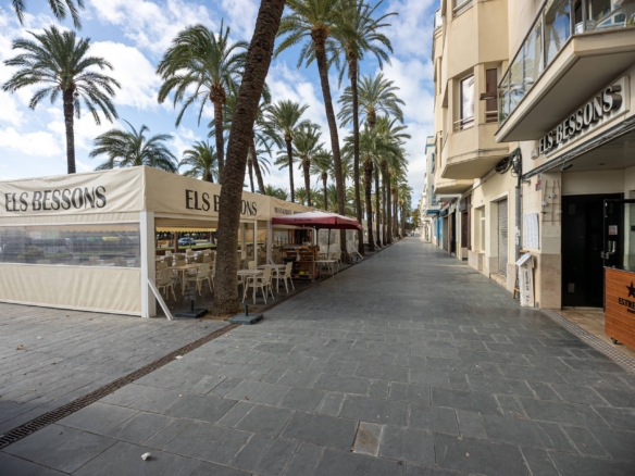 Ref. 88-GEA-BESSONS/10970 - ¡OPORTUNIDAD ÚNICA DE NEGOCIO EN PRIMERA LÍNEA DE MAR!