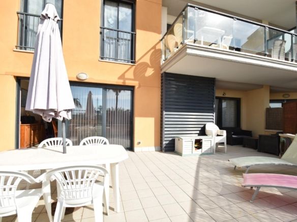 Ref. 03-5331/1098 - ¡Oportunidad única junto al mar! Dúplex con licencia turística dividido en dos viviendas independientes