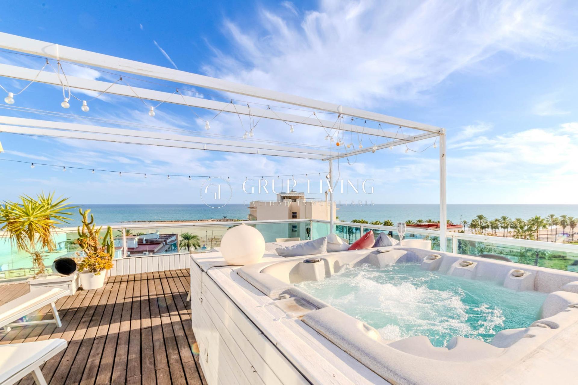 Ref. VVNG81/1087 – DÚPLEX EXCLUSIVO EN RIBES ROIGES, FRENTE AL MAR EN VILANOVA I LA GELTRÚ