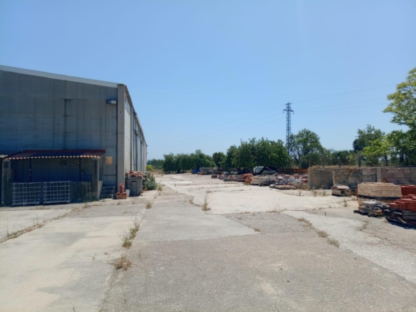 Ref. 53RJUMARTI83/5459 - ¡Nave Industrial en Alquiler: Oportunidad Única para tu Negocio!