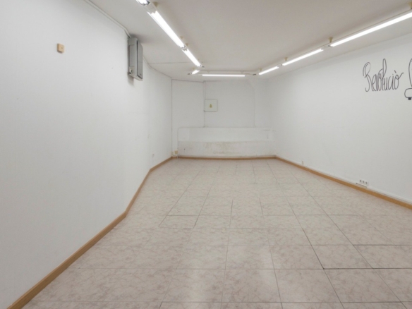 Ref. 19-22-A/2020 - LOCAL ESQUINERO Y MUY CENTRICO EN SANT PERE DE RIBES