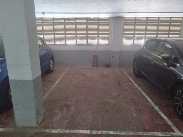 Ref. 35-18/2020 - PLAZA DE PARKING PARA COCHE EN EL CENTRO