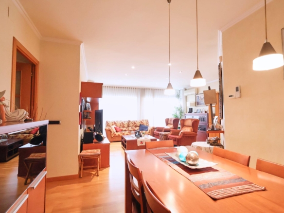 Ref. 14-5255/1213 - ¡¡ PISO CON PARKING EN FÁBRICA NOVA - VILANOVA I LA GELTRÚ!!