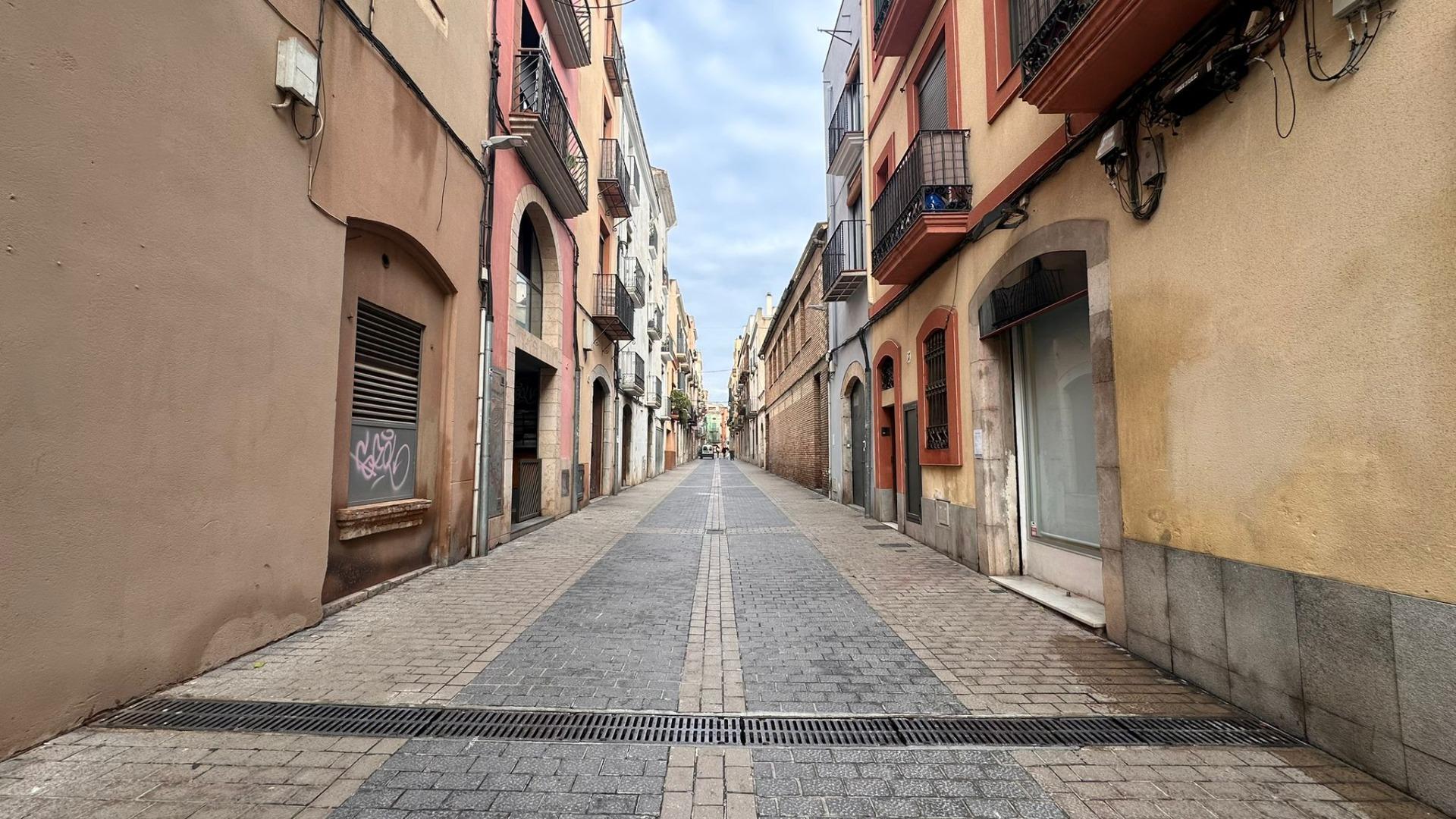 Ref. 03-22539/1098 – Centrally located commercial premises for sale