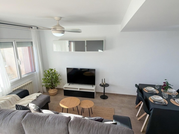 Ref. 18-02633/1266 - Tu hogar ideal en Vilanova i la Geltrú con piscina, vistas al mar y garaje doble!