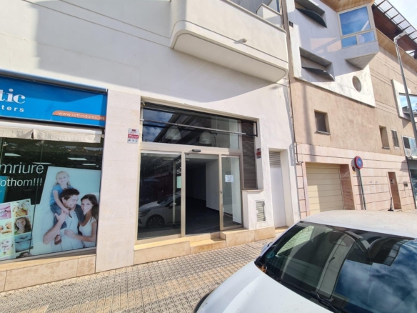Ref. 11A141/5538 - LOCAL COMERCIAL EN ALQUILER EN FRENTE A LA PLAZA CHARLIE RIVEL DE VILANOVA I LA GELTRU