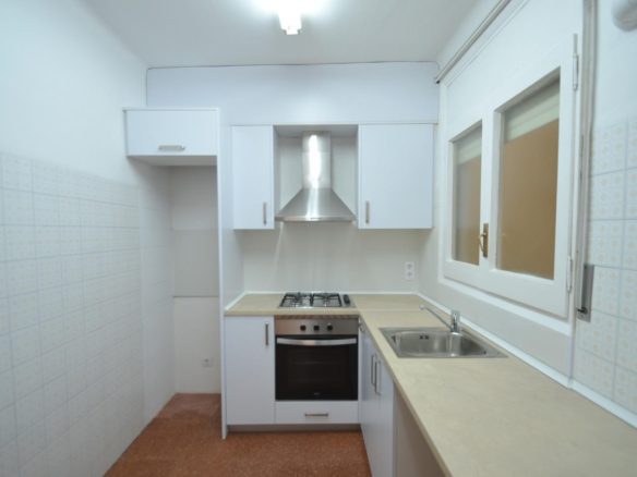 Ref. 03-22536/1098 - Es lloga pis molt cèntric com oficines, despatx professional o consulta mèdica