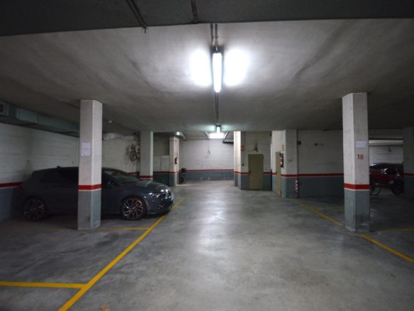 Ref. 03-60391/1098 - Dues places de pàrquing en venda