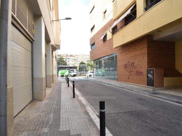 Ref. 03-22537/1098 - Local en venda al centre de Vilanova
