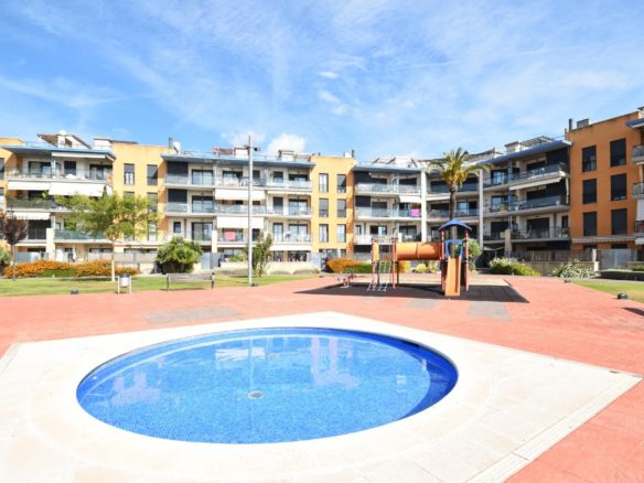 Ref. 03-5331/1098 - Oportunitat única al costat del mar! Dúplex amb llicència turística dividit en dos habitatges independents