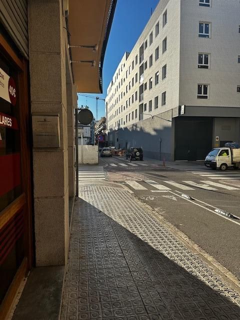 Ref. 11-6520/1119 – LOCAL COMERCIAL EN VENDA O LLOGUER