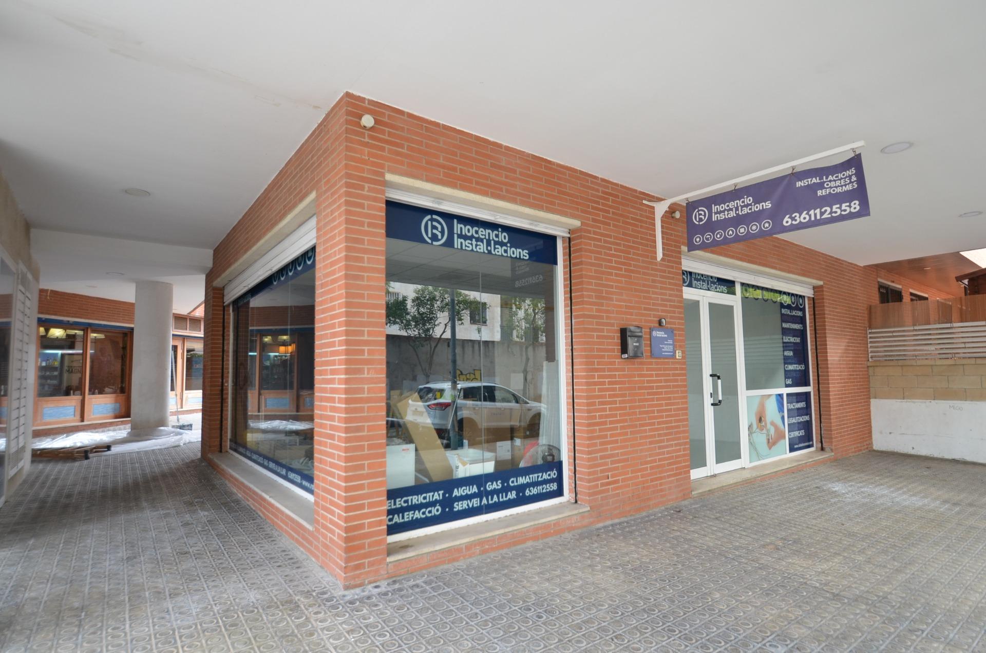 Ref. 03-21122/1098 – LOCAL A LLOGUER: La cantonada que el teu negoci necessita! Al costat dels jutjats.