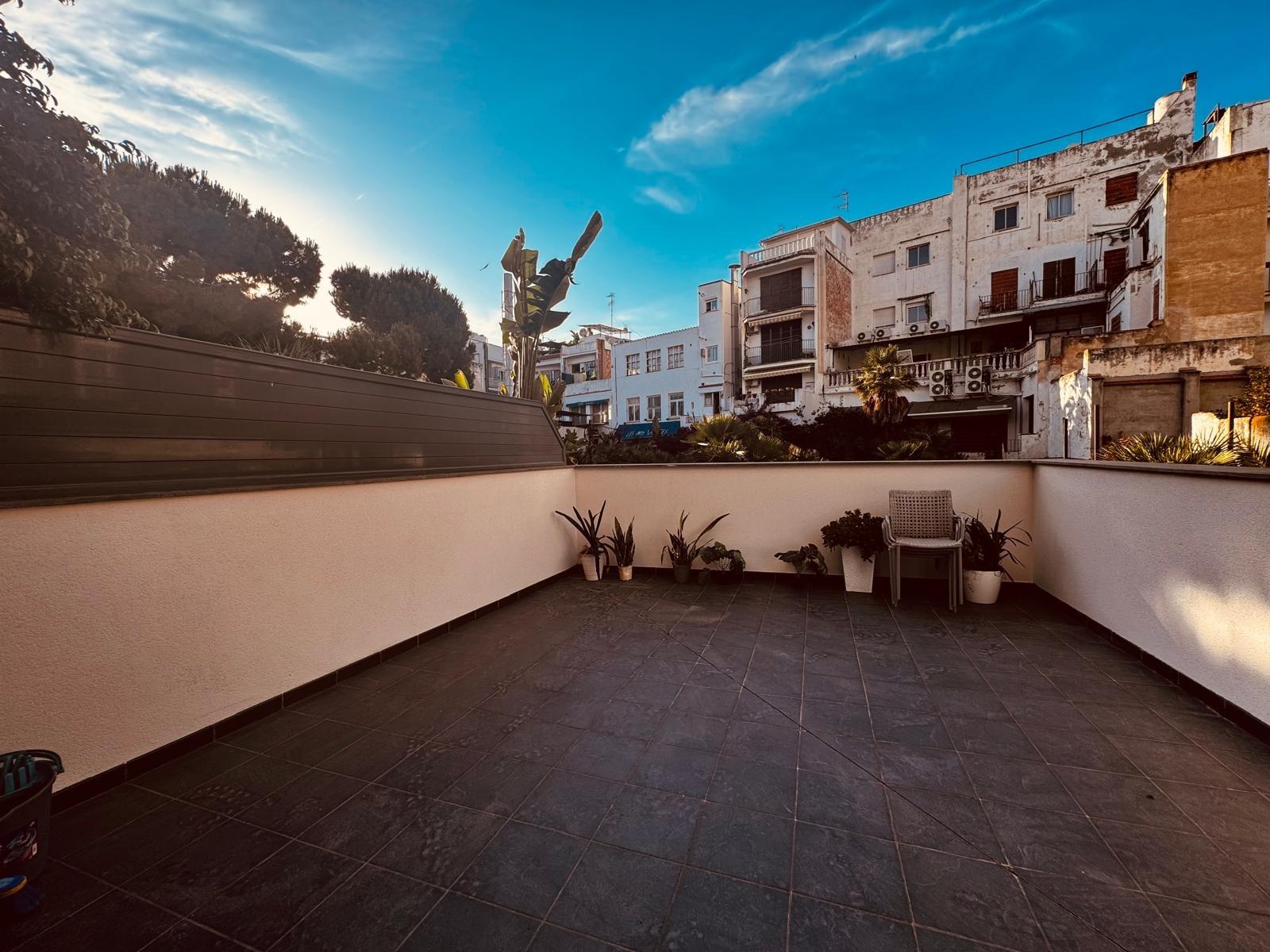 Ref. A02669/5298 – ESPECTACULAR OFICINA EN SEGUNDA LINEA DE MAR