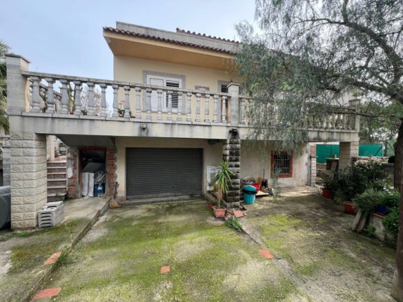 Ref. 14-5267/1213 - RUSTIC SINGLE-FAMILY HOUSE IN VILANOVA I LA GELTRÚ - PI TORRAT AREA!!