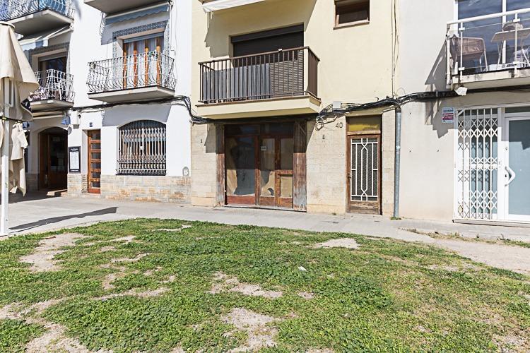 Ref. 30-121P187/1649 – Local ampli al passeig del Carme, davant del port de Vilanova