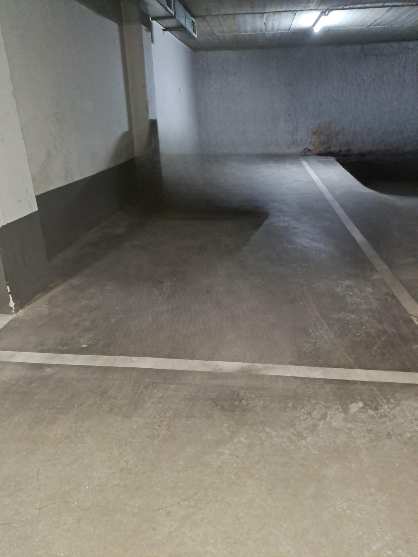Ref. 73-PK-010/6143 – Double parking space on Rambla Sant Jordi