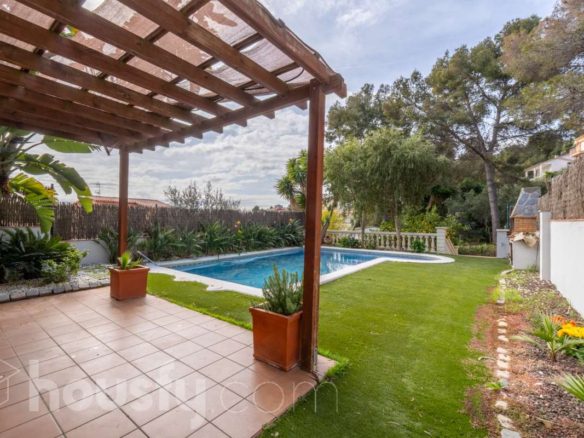 Ref. 948200 - Xalet independent amb piscina i jardí a Cubelles