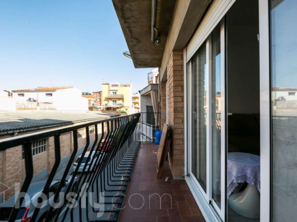 Ref. 955552 - Casa con dos pisos independientes, trasteros, terraza y local en Vilanova del Camí.
