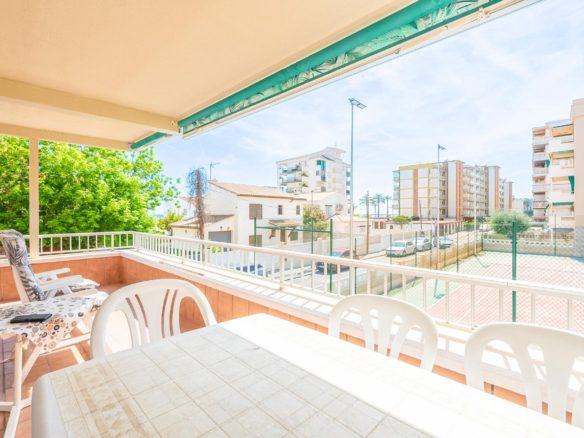Ref. 7-APV0066/1088 - Spacious 4-bedroom apartment with large terrace on the 2nd line of the beach in Cunit
