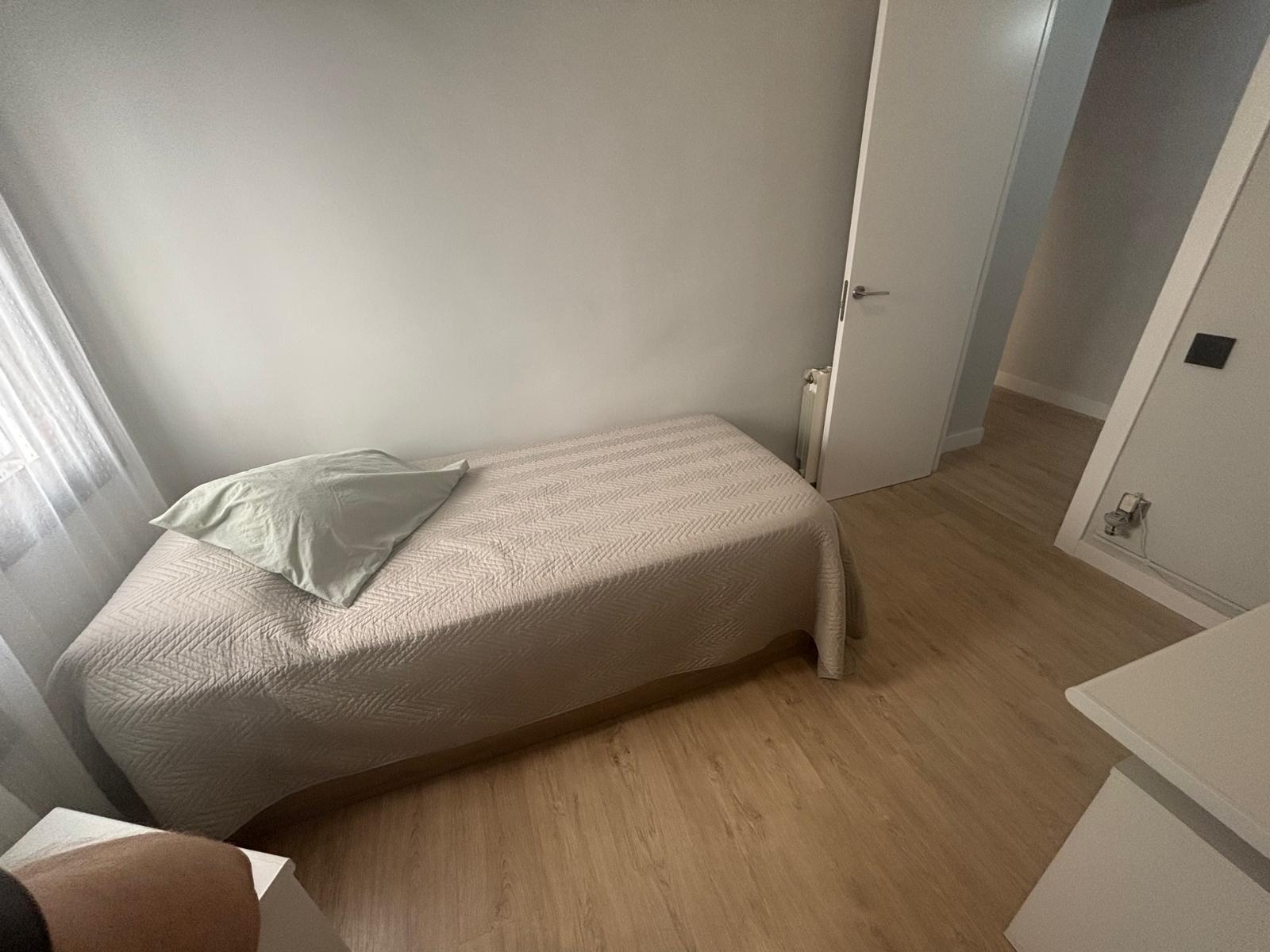 1600