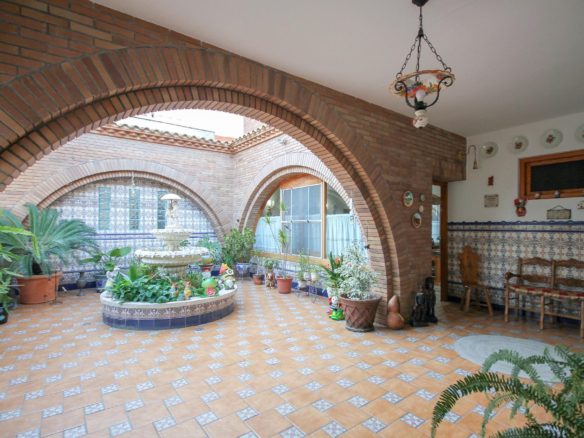 Ref. 56-1707/5106 - Majestuosa casa en Cunit