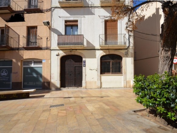 Ref. 03-21947/1098 - GREAT OPPORTUNITY! FULLY EQUIPPED RESTAURANT, NO TRANSFER FEE