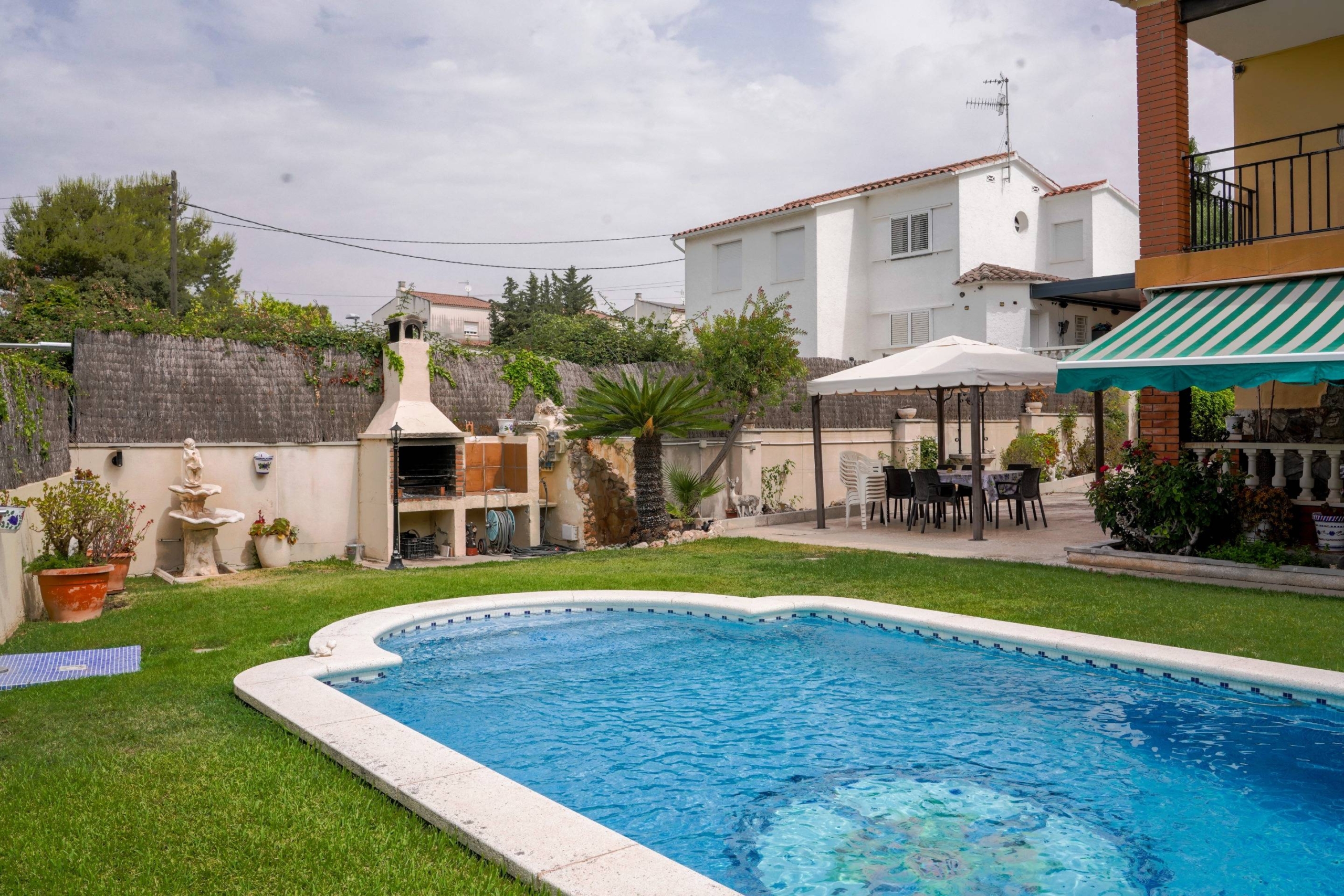 Ref. 88-GEA-ROCA/10970 – Large detached house with tourist license in Cunit Residential – Ideal for two families or investment