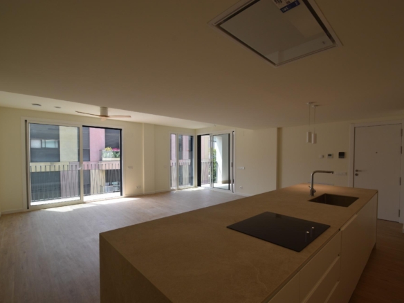 Ref. 03-5302/1098 - Àtic dúplex d´obra nova a dos minuts del mar
