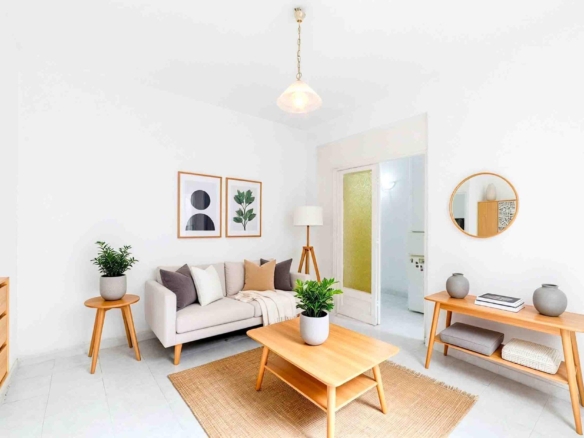 Ref. 12-VSIT2575/1087 - GROUND FLOOR IN POBLE SEC WITH DIRECT ACCESS FROM PEDESTRIAN SQUARE
