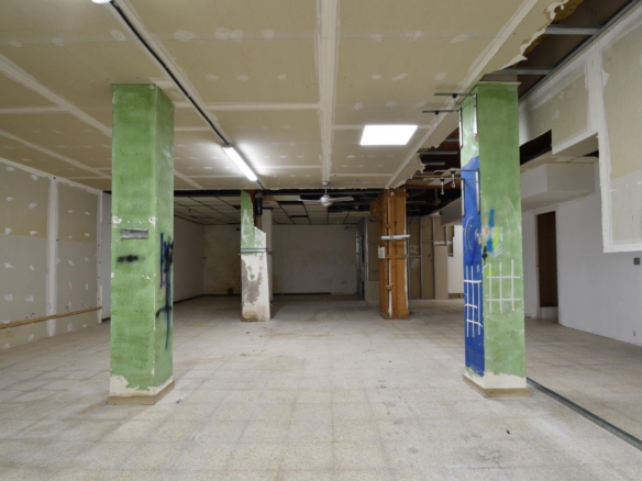 Ref. 03-22465/1098 - Local comercial en venta al lado de Rambla de la Pau