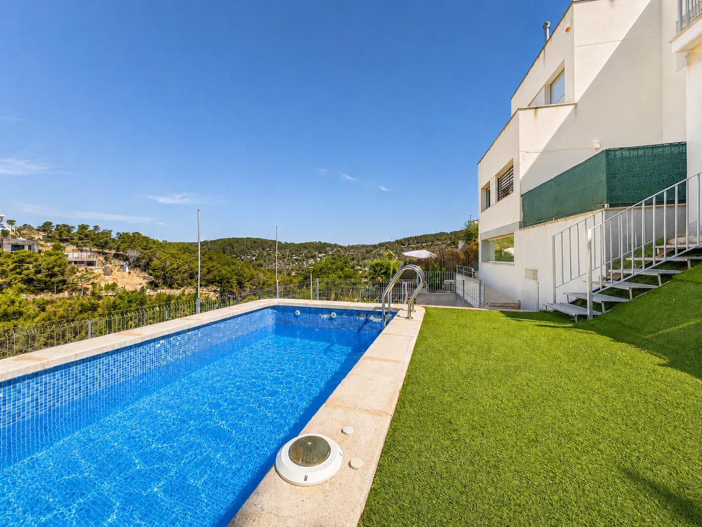 Ref. OI02388/5763 – CASA A 4 VENTS AMB PISCINA EN VENDA. MES ALBA. OCASIÓ!!