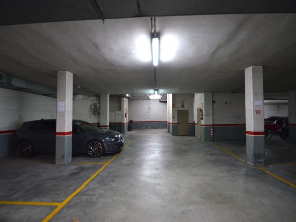 Ref. 03-60391/1098 - Dues places de pàrquing en venda