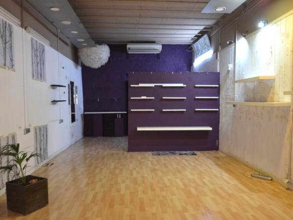 Ref. 03-21494/1098 - Local for rent in the center of Vilanova