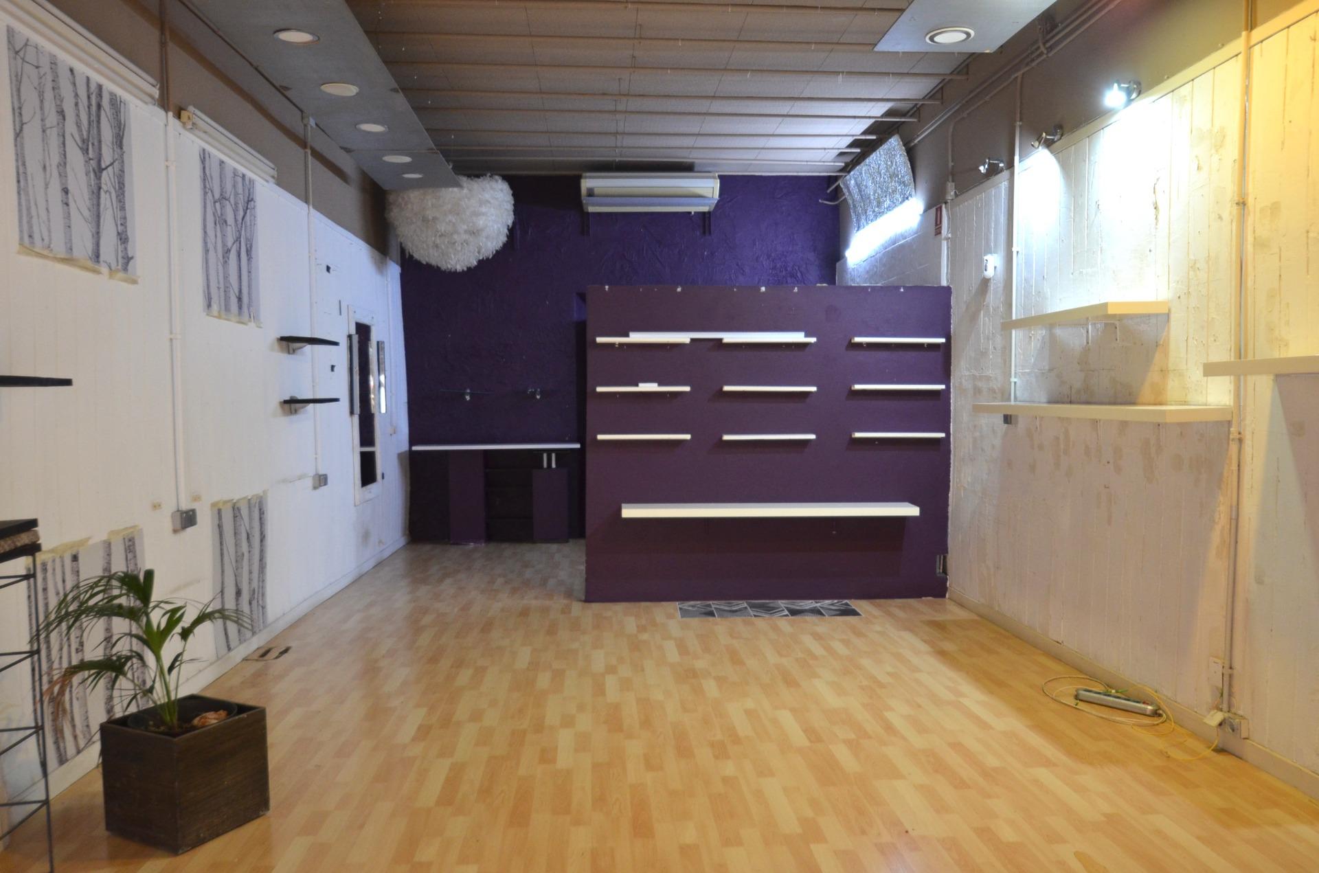 Ref. 03-21494/1098 – Commercial premises for rent in the center of Vilanova