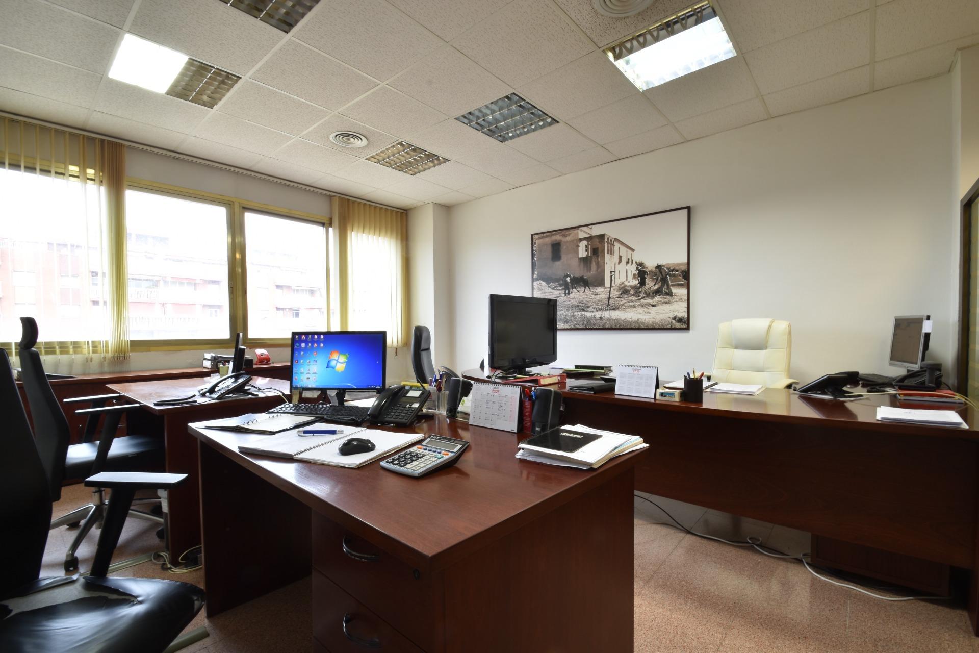 Ref. 03-22528/1098 – Oficinas en venta en el centro de Vilanova. ¡IDEAL INVERSORES!