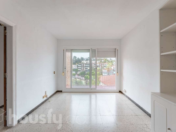 Ref. 991710 - Opportunity in Vallpineda: bright apartment with terrace