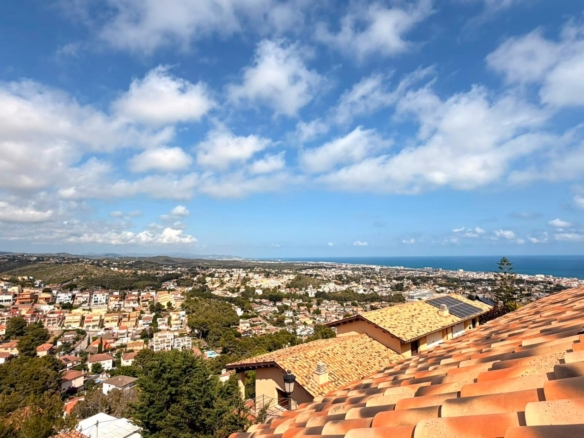 Ref. 53RJU1148/5459 - CASA DE DISSENY I DECORADA AMB MOLT BON GUST. EN UNA BONETA I TRANQUIL·LA ZONA COMUNITÀRIA AMB VISTES AL MAR I MUNTANYA, IDEAL PER VIURE TOT L'ANY