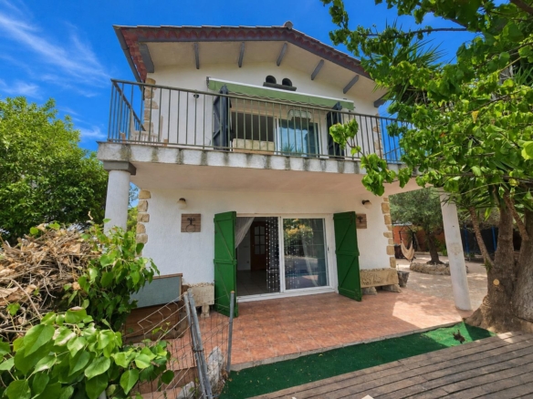 Ref. 24-782/1296 - Casa de 5 habitaciones con jardín y terrazas en Les Palmeres – Canyelles