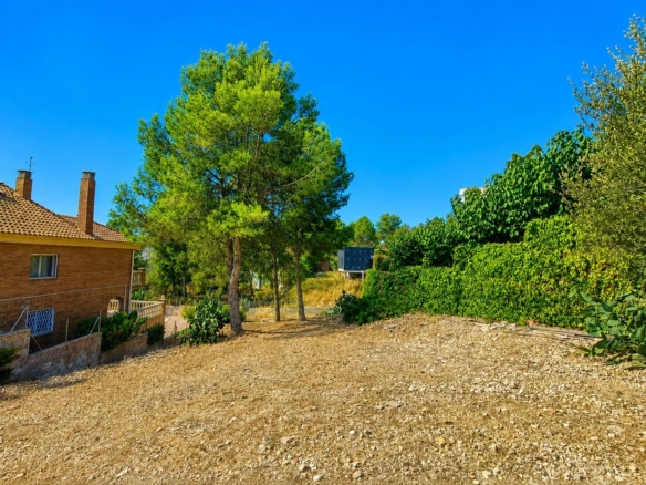 Ref. 24-7129/1296 - TERRENO DE 612 m² EN LES QUINTANES – CONSTRUYE TU CASA EN UNA DE LAS MEJORES ZONAS DE CANYELLES. VIVE EN EL PUEBLO, RODEADO DE NATURALEZA