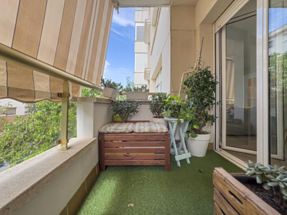 Ref. OI02407/5763 - Spacious 4-bedroom apartment with elevator, balcony and parking in Llimonet near the Auditori