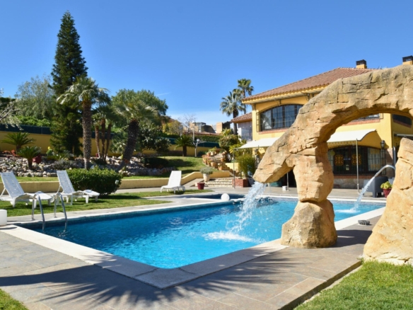 Ref. 03-11706/1098 - Luxury villa for sale