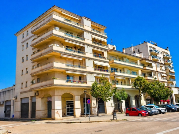 Ref. 24-779/1296 - YOUR PENTHOUSE WITH VIEWS + PARKING SPACE IN THE SAME BUILDING AND IN ONE OF THE BEST LOCATIONS IN VILANOVA I LA GELTRÚ