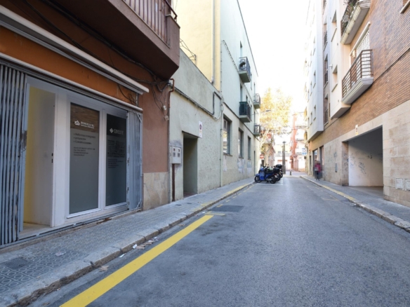 Ref. 03-22465/1098 - Commercial premises for sale next to Rambla de la Pau