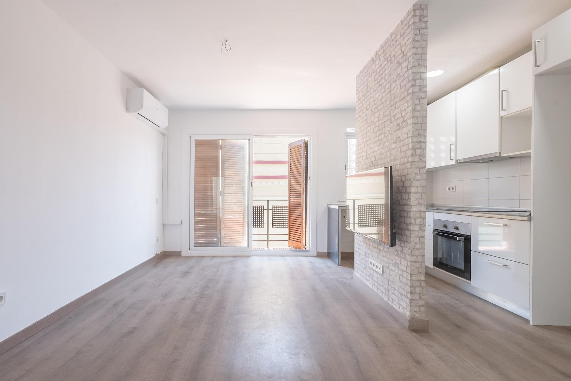 Ref. 7-SEPV0222/1088 – Piso Centrico a pocos metros de Rambla Principal de Vilanova…luz natural, estilo y vida de barrio