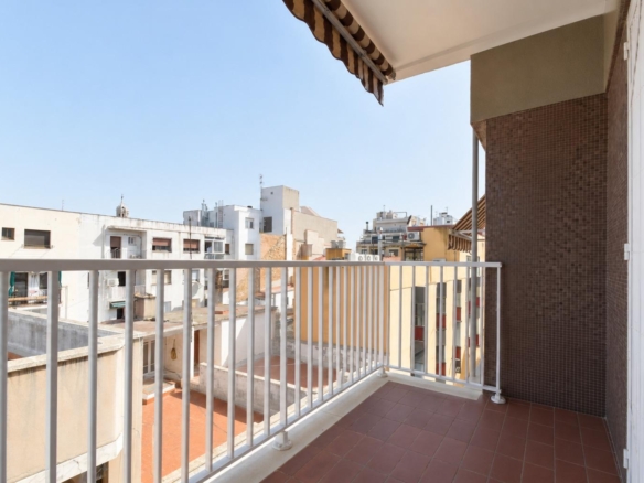 Ref. 03-5373/1098 - Espectacular piso de 115 m² útiles junto a la Rambla Principal de Vilanova