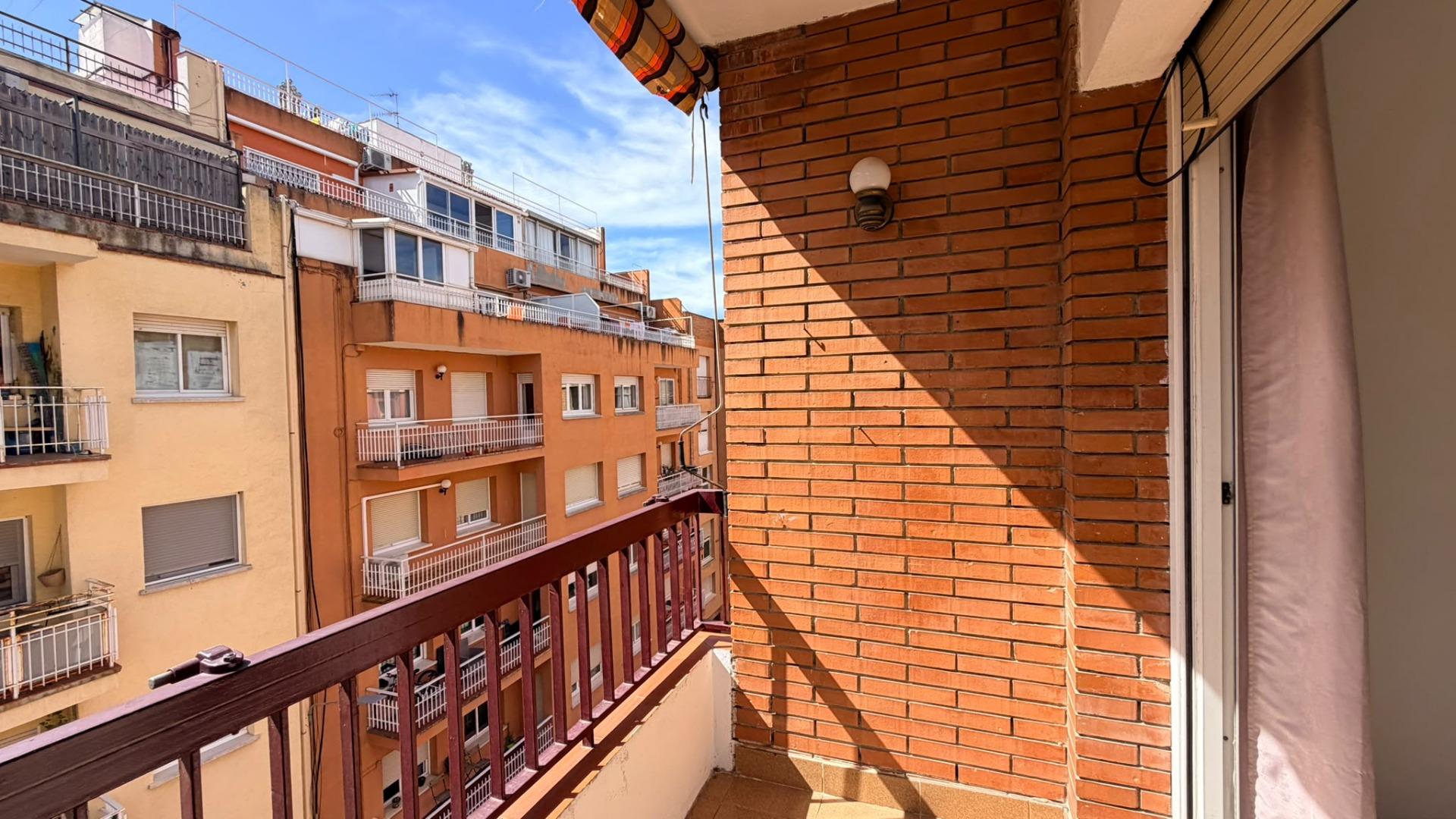 Ref. 53RJU302/5459 – Precioso piso cerca del centro con cuatro habitaciones