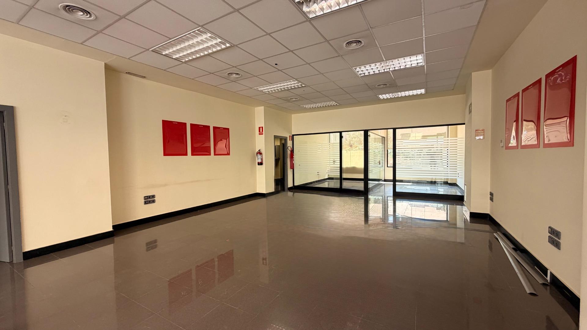 Ref. 53RJUESPIRALL1/5459 – MAGNIFIC LOCAL AL CARRER COMERCIAL COMPLETAMENT NOU
