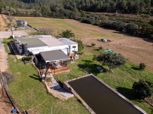Ref. 18-02600/1266 - Finca Rústica de 20.000m2 amb habitatge en venda.